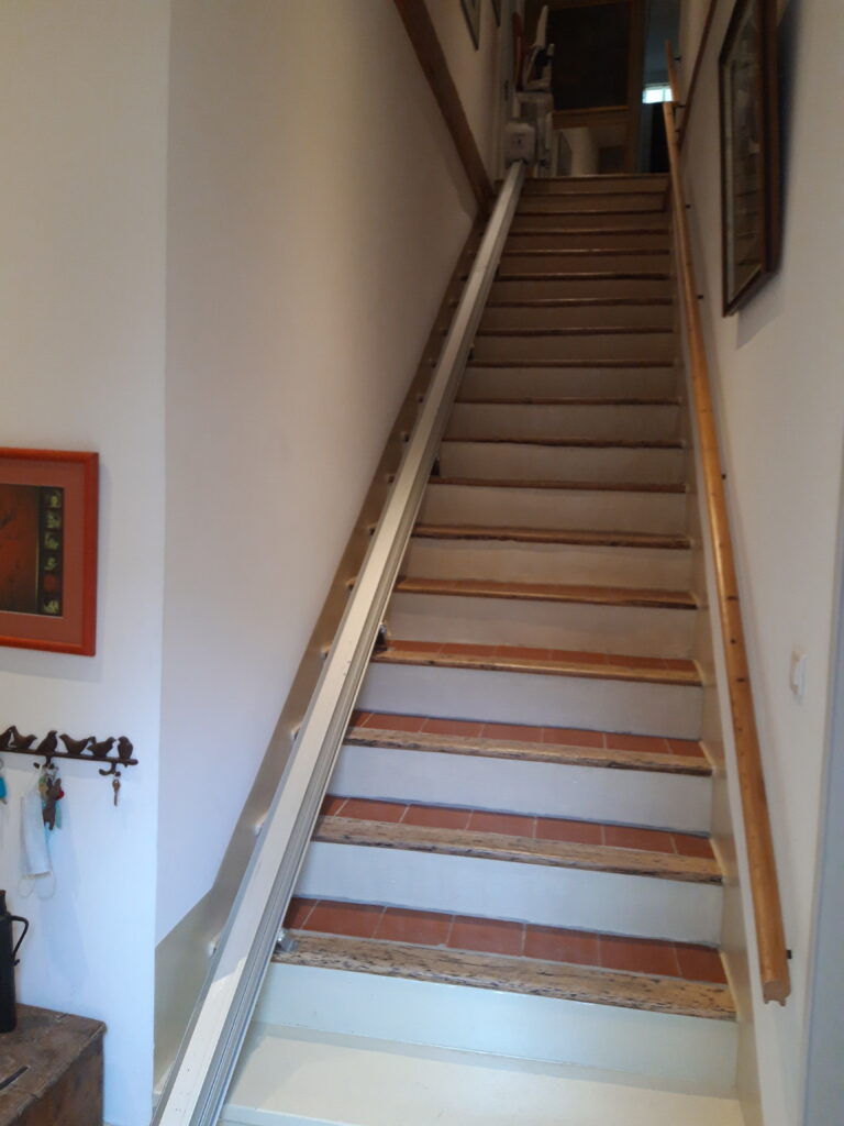installation castanet tolosan fauteuil monte escalier