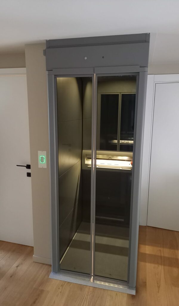 ascenseur privatif intérieur vitré