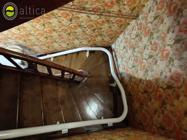 Instalaltion d'une chaise monte escalier à Choisy par Altica