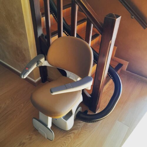 Installation chaise monte escalier Lattes