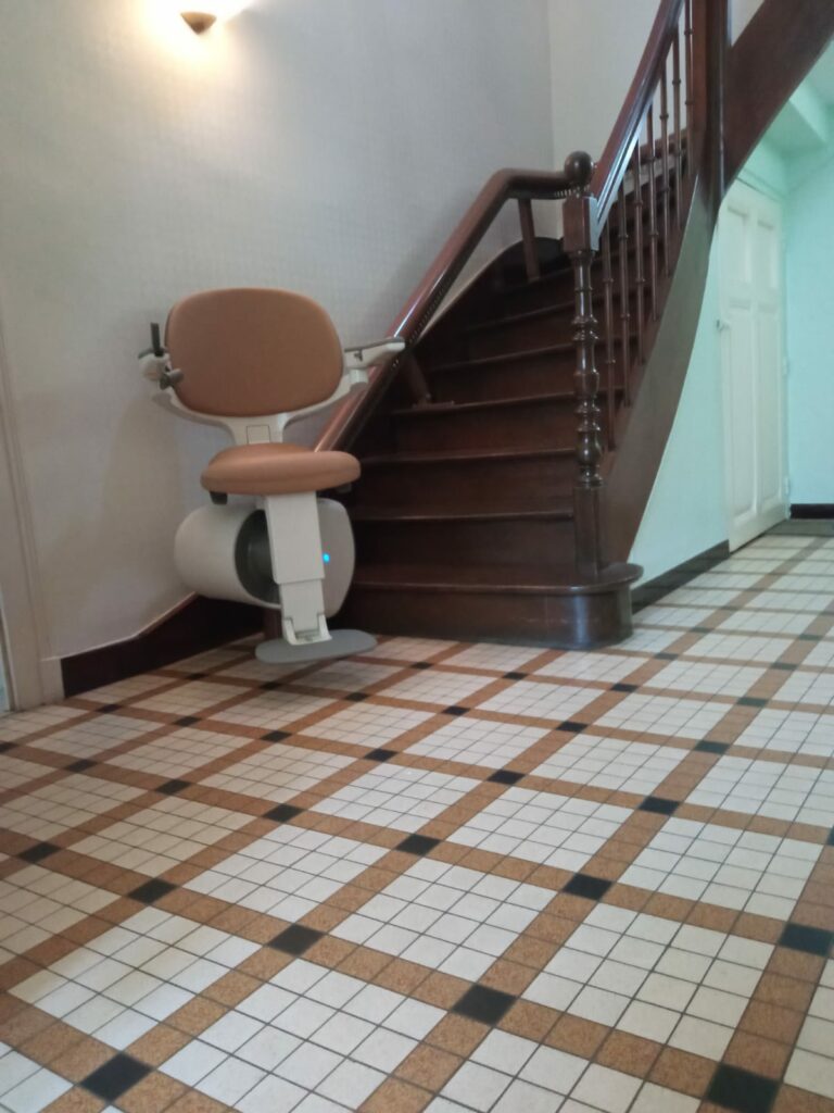 fauteuil monte escaliers pour personnes agées