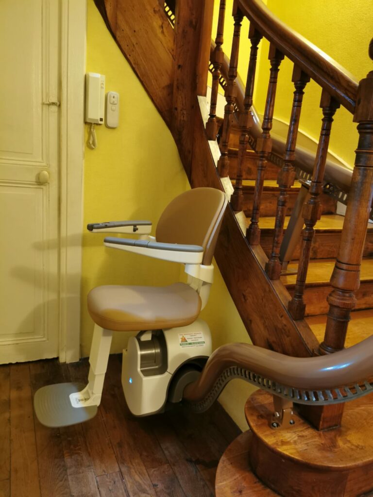 installer une chaise monte escaliers a Saint Brieuc