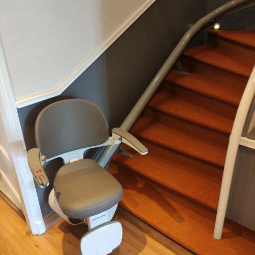 fauteuil monte escaliers gris