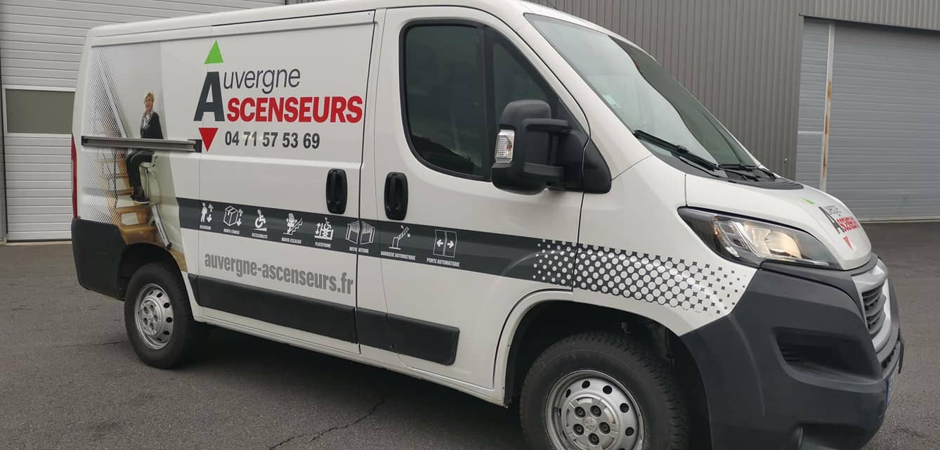 véhicule de transport de l'entreprise auvergne ascenseur