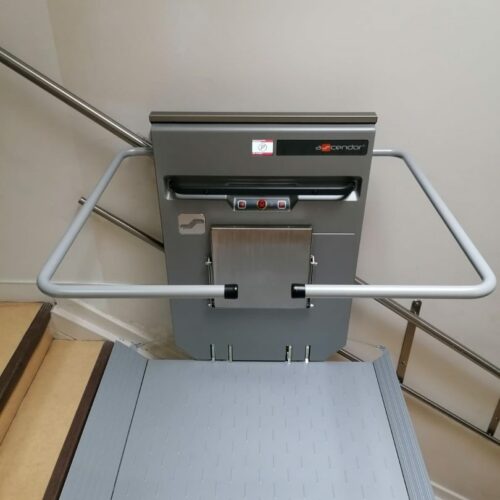 Installation plateforme monte-escalier Paris