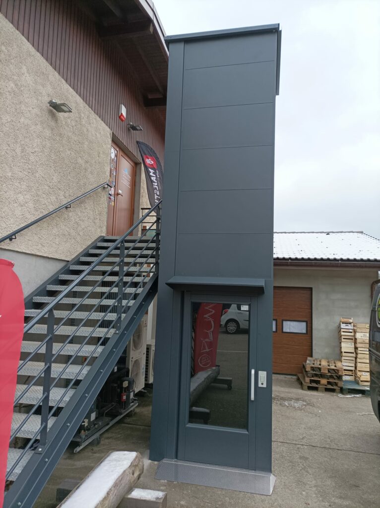 Altica installe à Bonne un ascenseur dans une entreprise