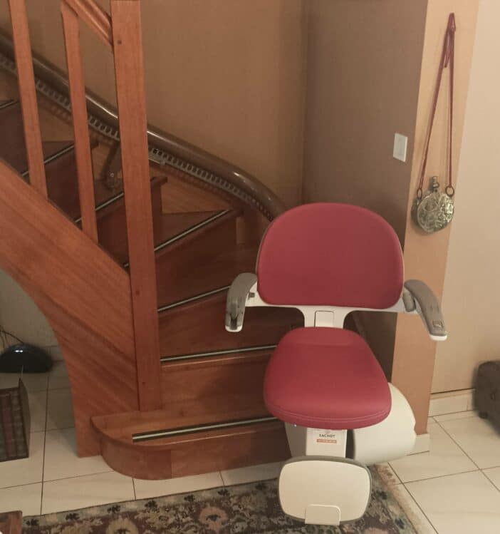 Sachot a installé une chaise monte escalier à Sable d'Olonne chez une dame âgée
