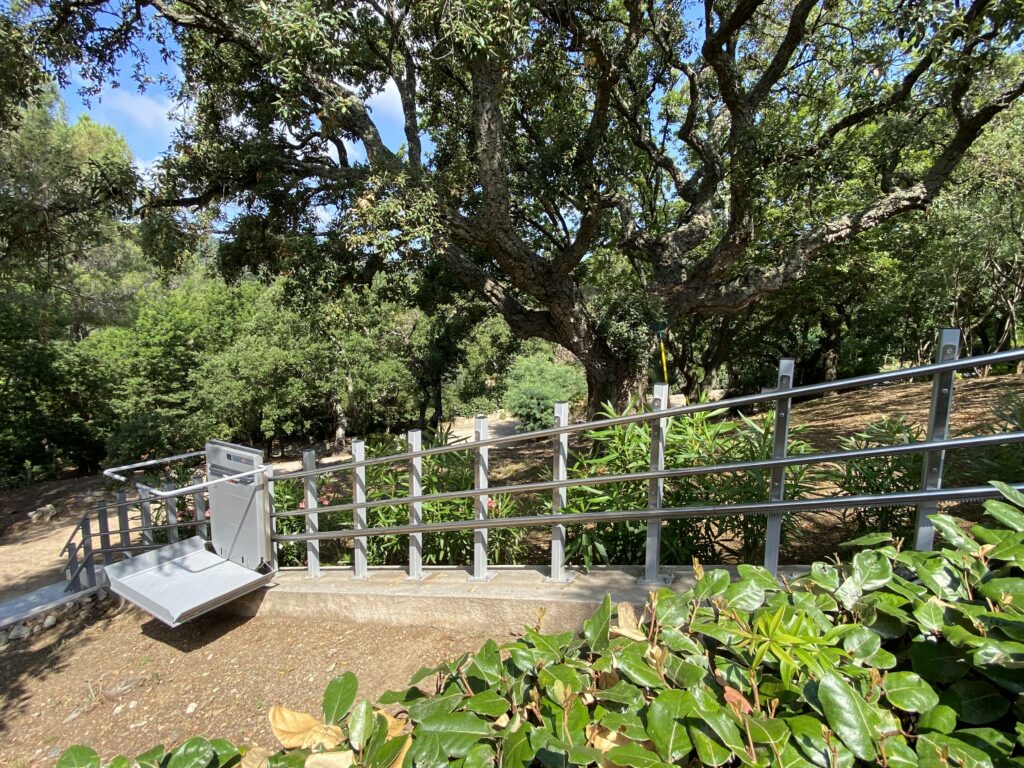 installation par Astec d'une plateforme monte escalier à Ramatuelle