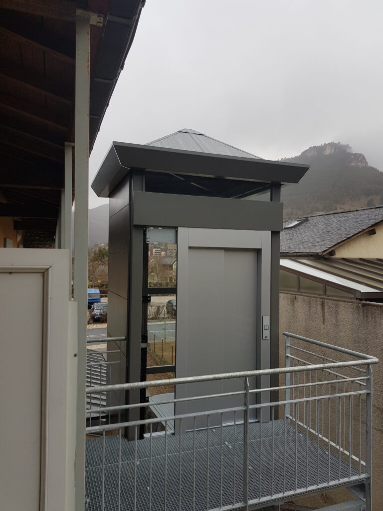 Bel élévateur Vimec en Lozère installé par Auvergne Ascenseurs