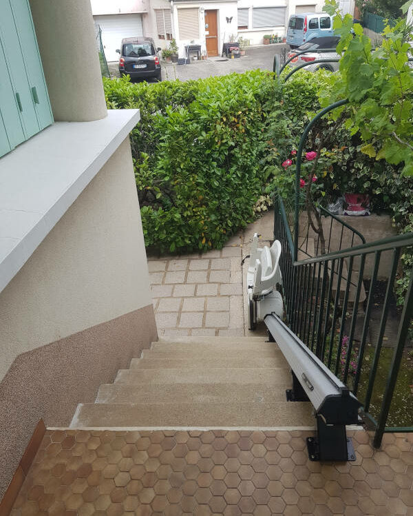 rail d un fauteuil monte escalier installé par Séma