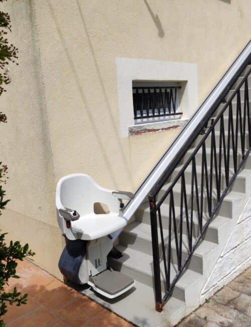 ETS MENANTEAU a installé dans la Sarthe une chaise monte escalier