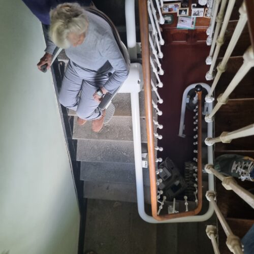 Auvergne Ascenseur instralle un monte escalier Fidji pour une personne agee