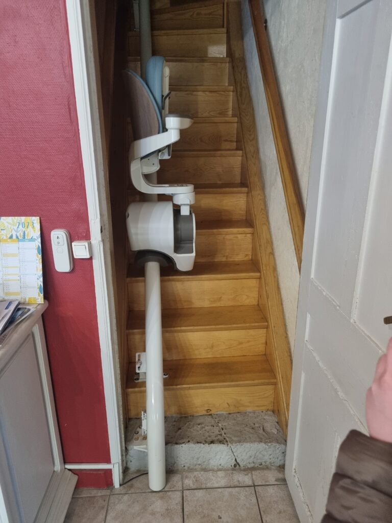 monte escalier Fidji au Puy replié