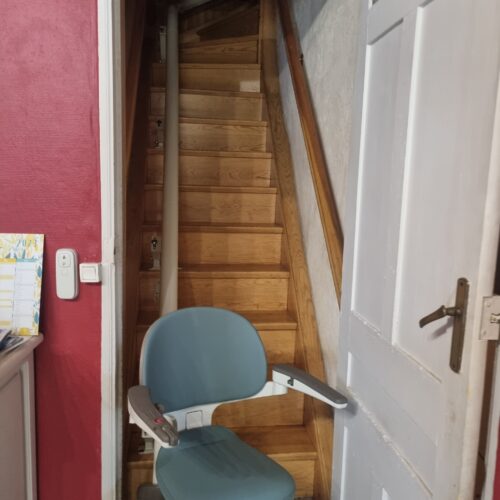 Auvergne Ascenseurs a posé un fauteuil monte escalier au Puy en velay
