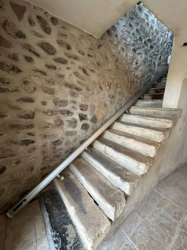 chaise escalier pierre sema