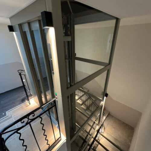 ascenseur-privatif-interieur-vue-haut-domaine-du-colombier-malataverne-sema-france-accessibilite