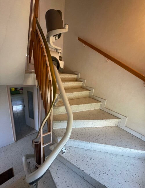 fauteuil-monte-escalier-electrique-interieur-vue-bas-saone-et-loire-71-af2r