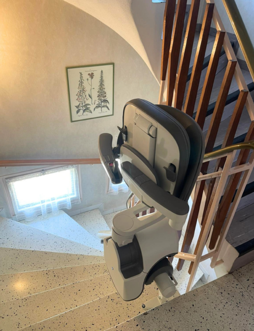 fauteuil-monte-escalier-electrique-interieur-vue-haut-saone-et-loire-71-af2r