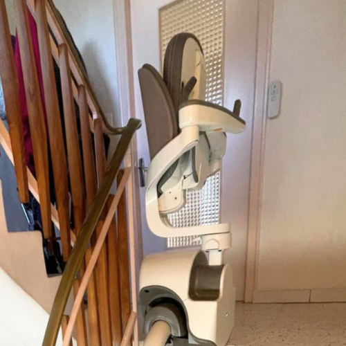 fauteuil-monte-escalier-electrique-interieur-vue-profil-saone-et-loire-71-af2r