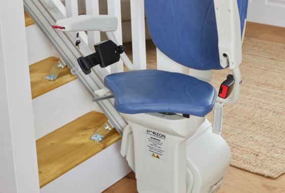 fauteuil-monte-escalier-bleu-siege-ergonomique