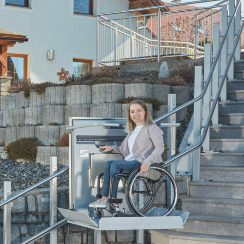 plateforme-exterieur-pmr-maison-avec-fauteuil-roulant