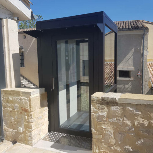 ascenseur-privatif-hydraulique-exterieur-vue-face-etage-gard
