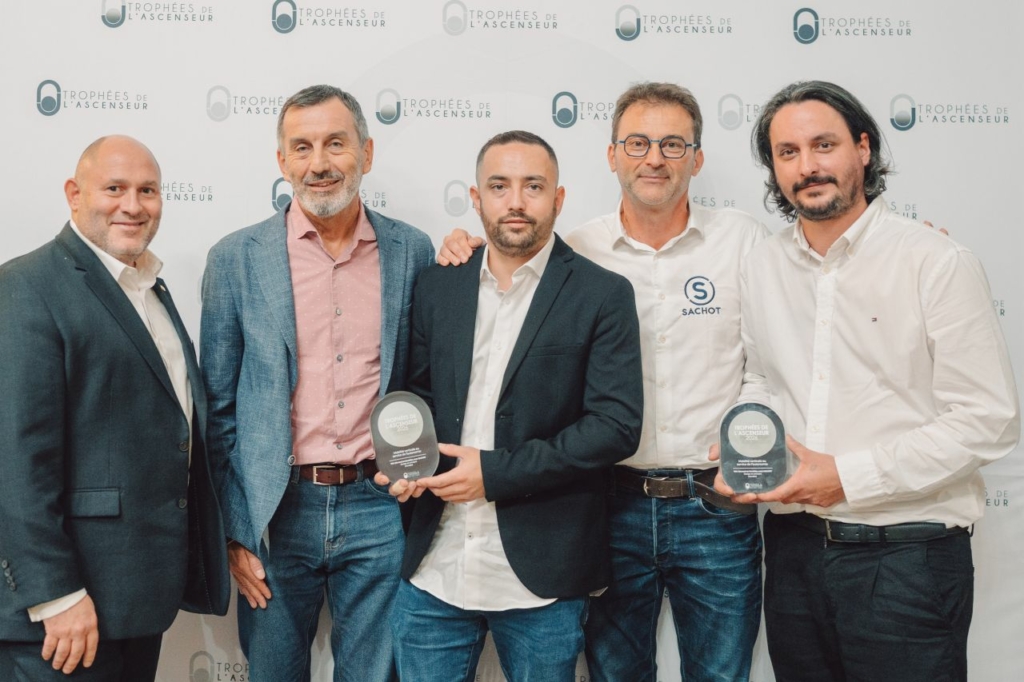Equipe SACHOT pour la remise du trophée lors de la cérémonie de l'ascenseur 2026