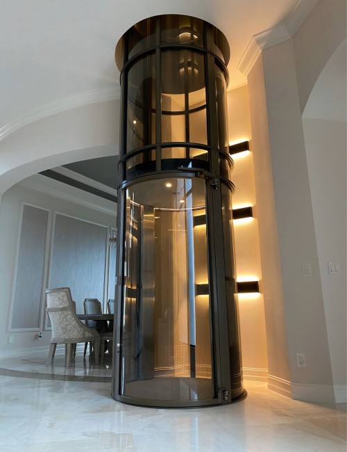 magnifique-elevateur-pneumatique-pve-noir-interieur-maison-design-france-accessibilite