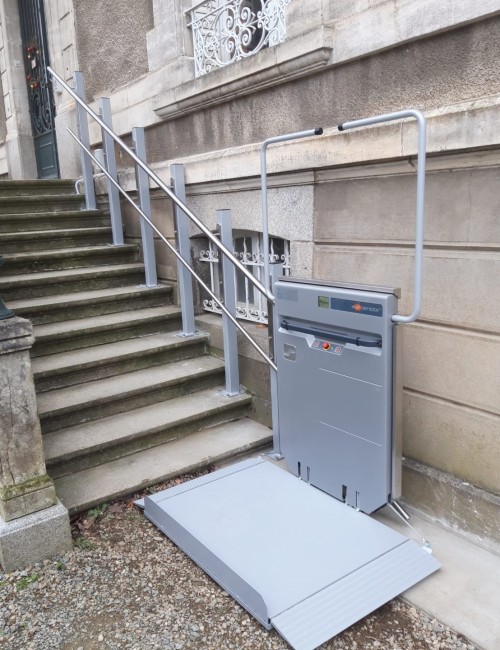 plateforme-monte-escalier-fauteuil-roulant